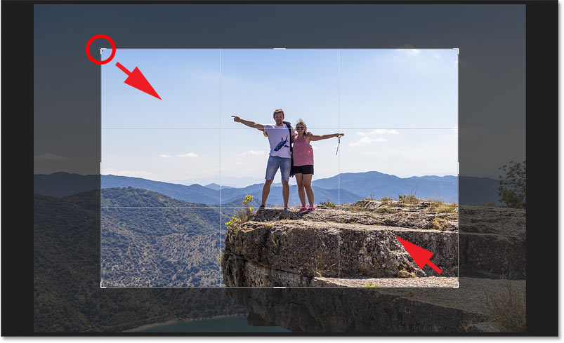 Locking the aspect ratio and resizing the crop border from center in Photoshop